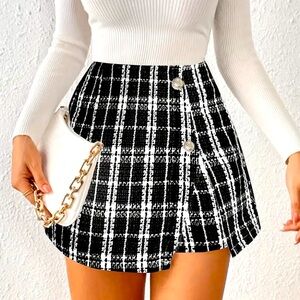 ✨NEW✨Black&White Plaid Mini Skirt🖤